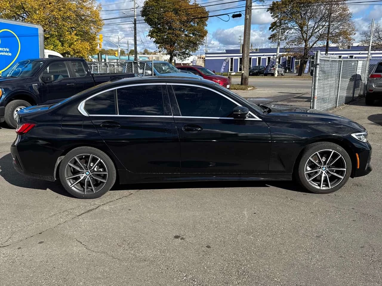 BMW 330 i xDrive | CARFAX | АВТОФИНАНСИРАНЕ, снимка 4 - Автомобили и джипове - 56742657