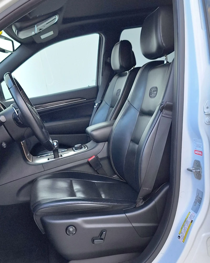 Jeep Grand cherokee * OVERLAND* ВСИЧКИ ЕКСРИ* СЕРВИЗНИ  ДОКУМЕНТИ     , снимка 9 - Автомобили и джипове - 51290999