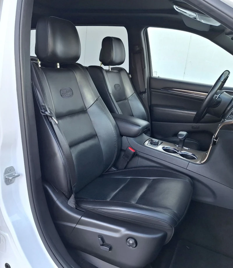 Jeep Grand cherokee * OVERLAND* ВСИЧКИ ЕКСРИ* СЕРВИЗНИ  ДОКУМЕНТИ     , снимка 11 - Автомобили и джипове - 51290999