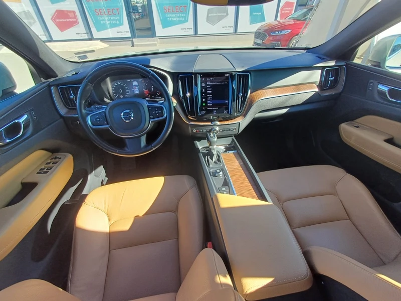 Volvo XC60 2.0 D4, снимка 3 - Автомобили и джипове - 47435247