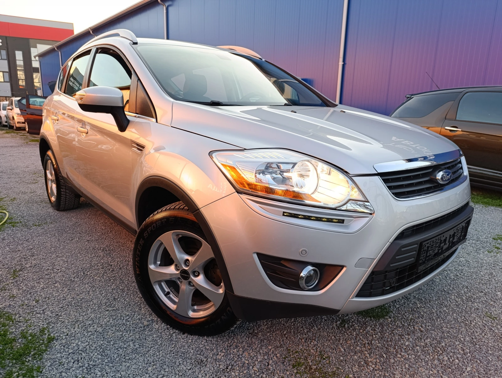 Ford Kuga 2.5i 16V 4X4 - изображение 2