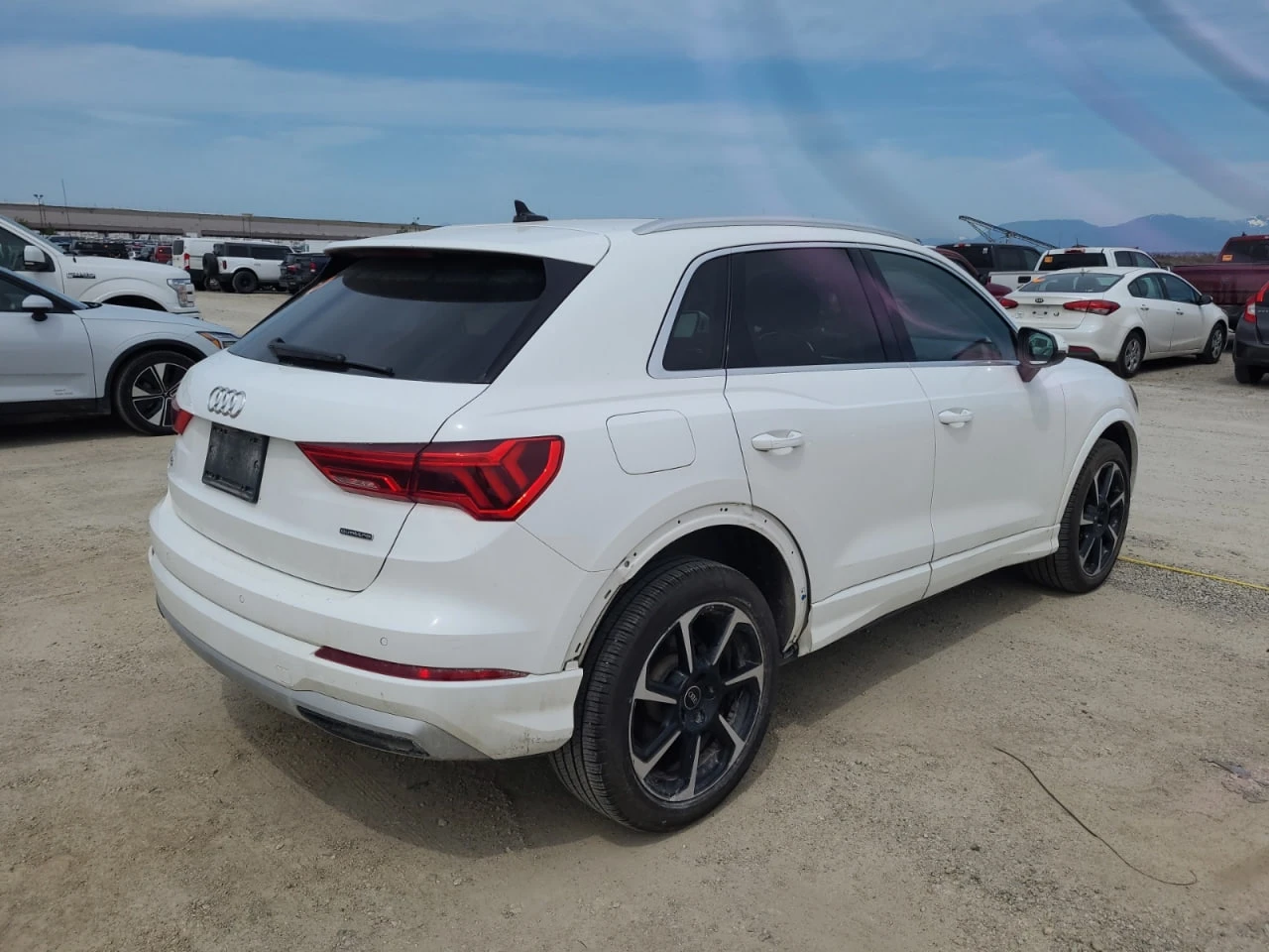 Audi Q3 * CARFAX * АВТО КРЕДИТ * ЦЕНА ДО БГ! - изображение 3