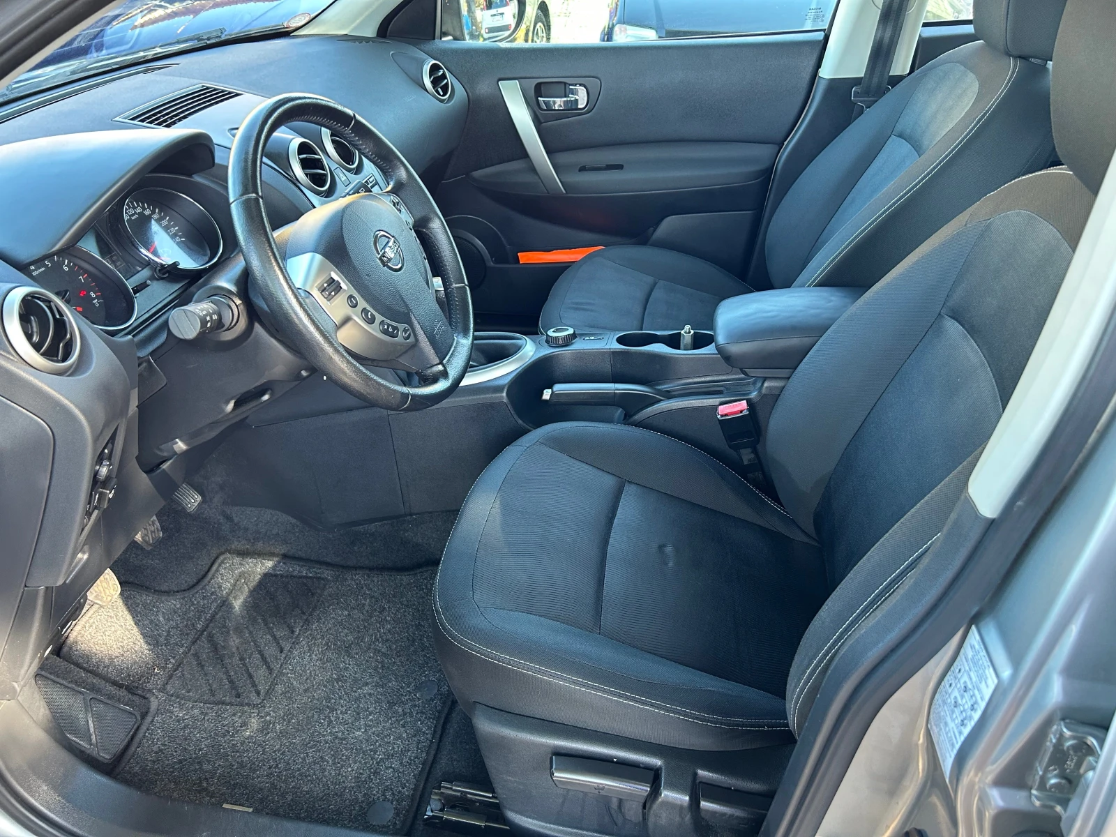 Nissan Qashqai 2.0I 16V EURO5A GAS 4X4 - изображение 9