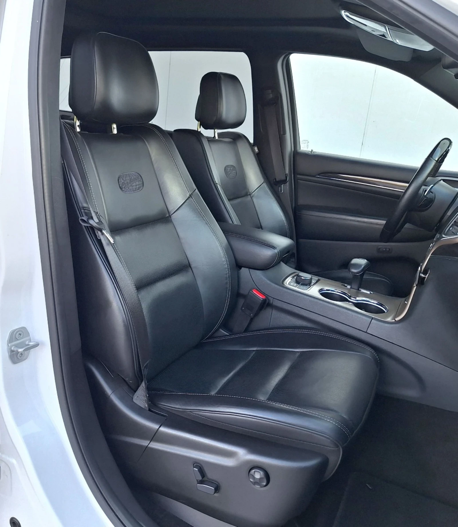 Jeep Grand cherokee * OVERLAND* СЕРВИЗНИ ДОКУМЕНТИ РЕАЛЕН ПРОБЕГ  - изображение 10