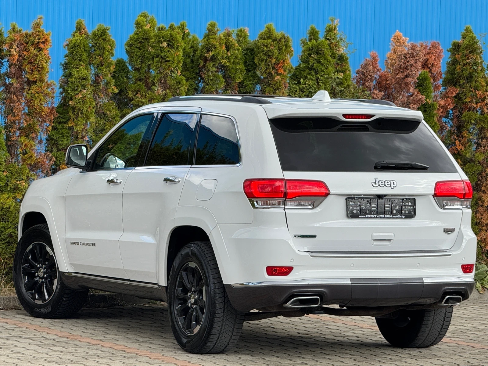 Jeep Grand cherokee 3.0D-SUMMIT-ПАНОРАМА-КОЖА-ПОДГРЕВ-ОБДУХВАНЕ-FULL!! - изображение 3