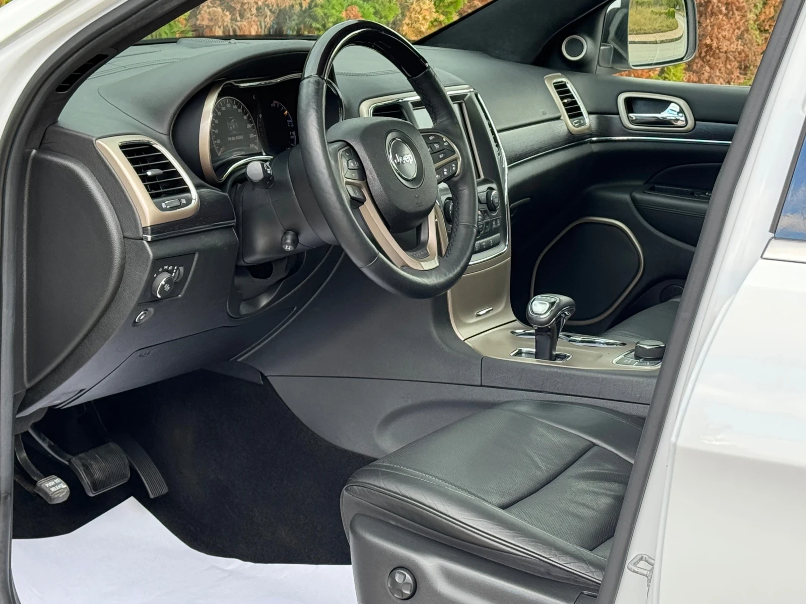 Jeep Grand cherokee 3.0D-SUMMIT-ПАНОРАМА-КОЖА-ПОДГРЕВ-ОБДУХВАНЕ-FULL!! - изображение 9