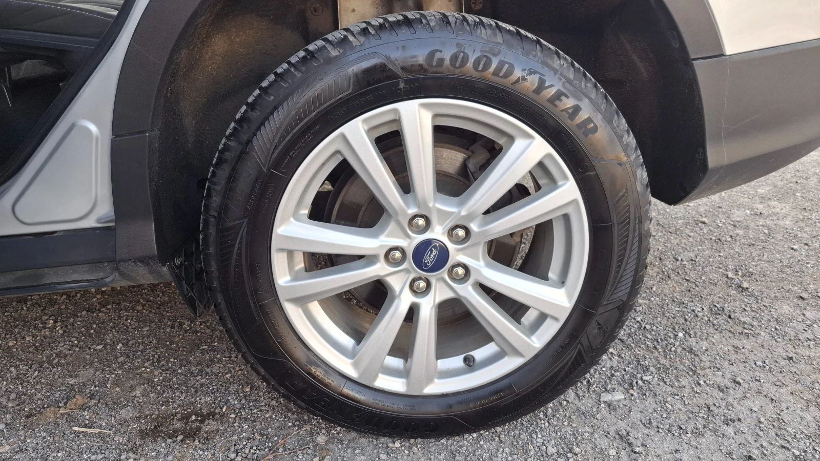 Ford Kuga 2.0 TDCi 150 PS 4x4, снимка 13 - Автомобили и джипове - 53998237