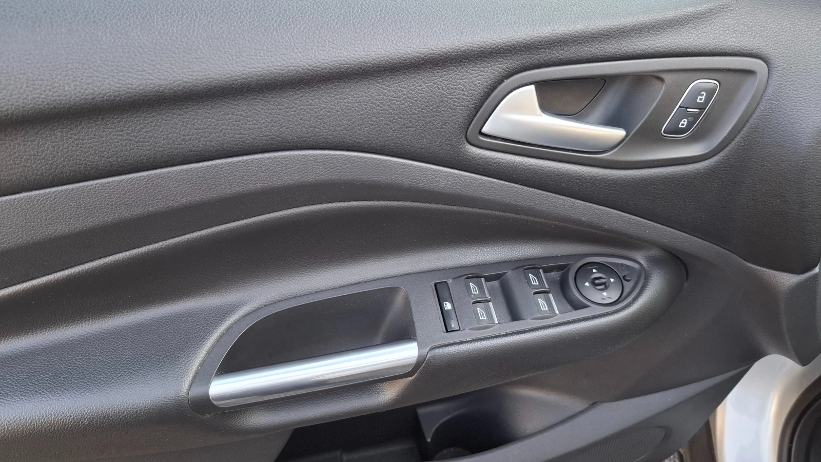 Ford Kuga 2.0 TDCi 150 PS 4x4, снимка 15 - Автомобили и джипове - 53998237