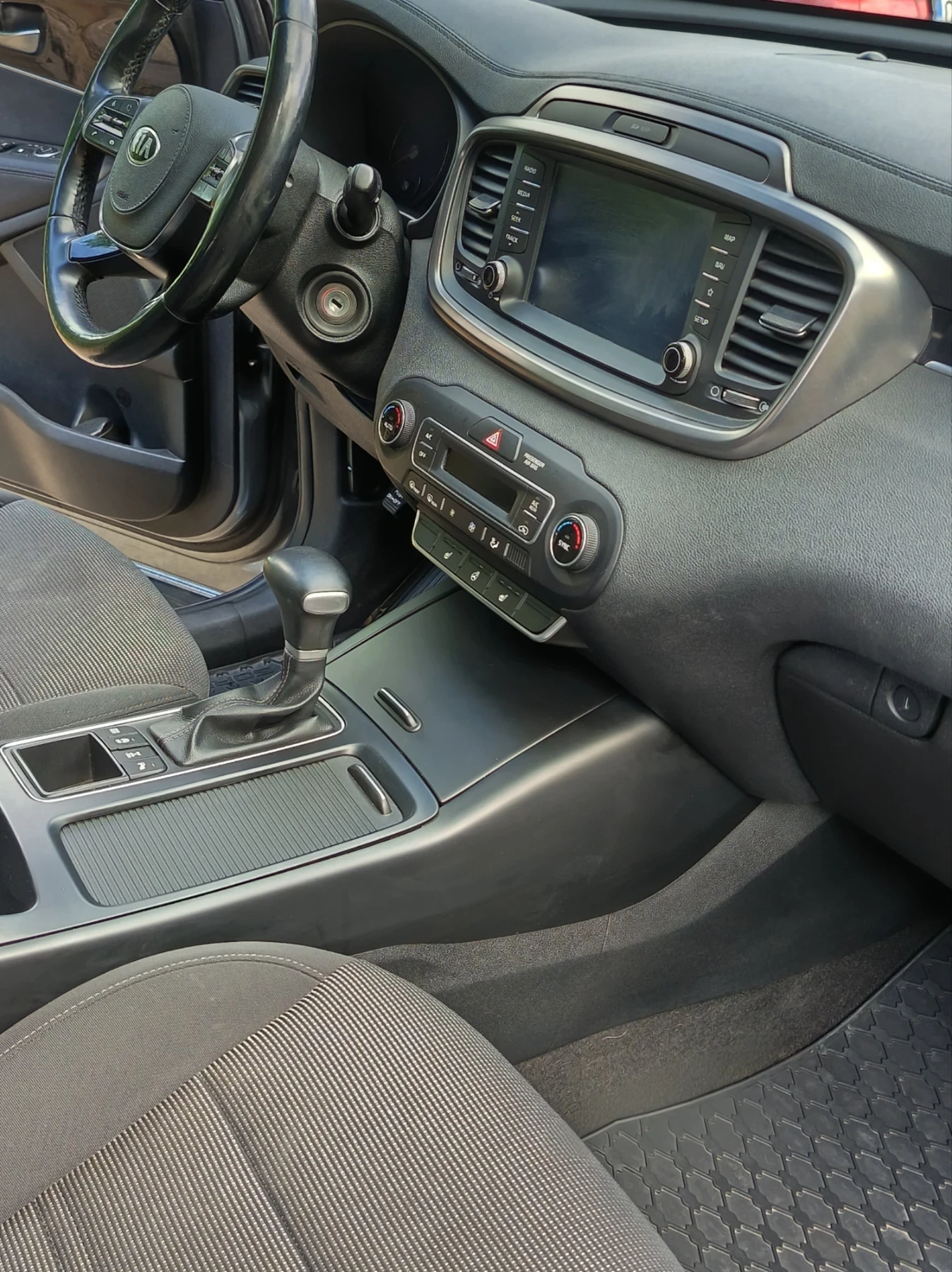 Kia Sorento UM  2.2 200кс. 7 места, снимка 17 - Автомобили и джипове - 54829130