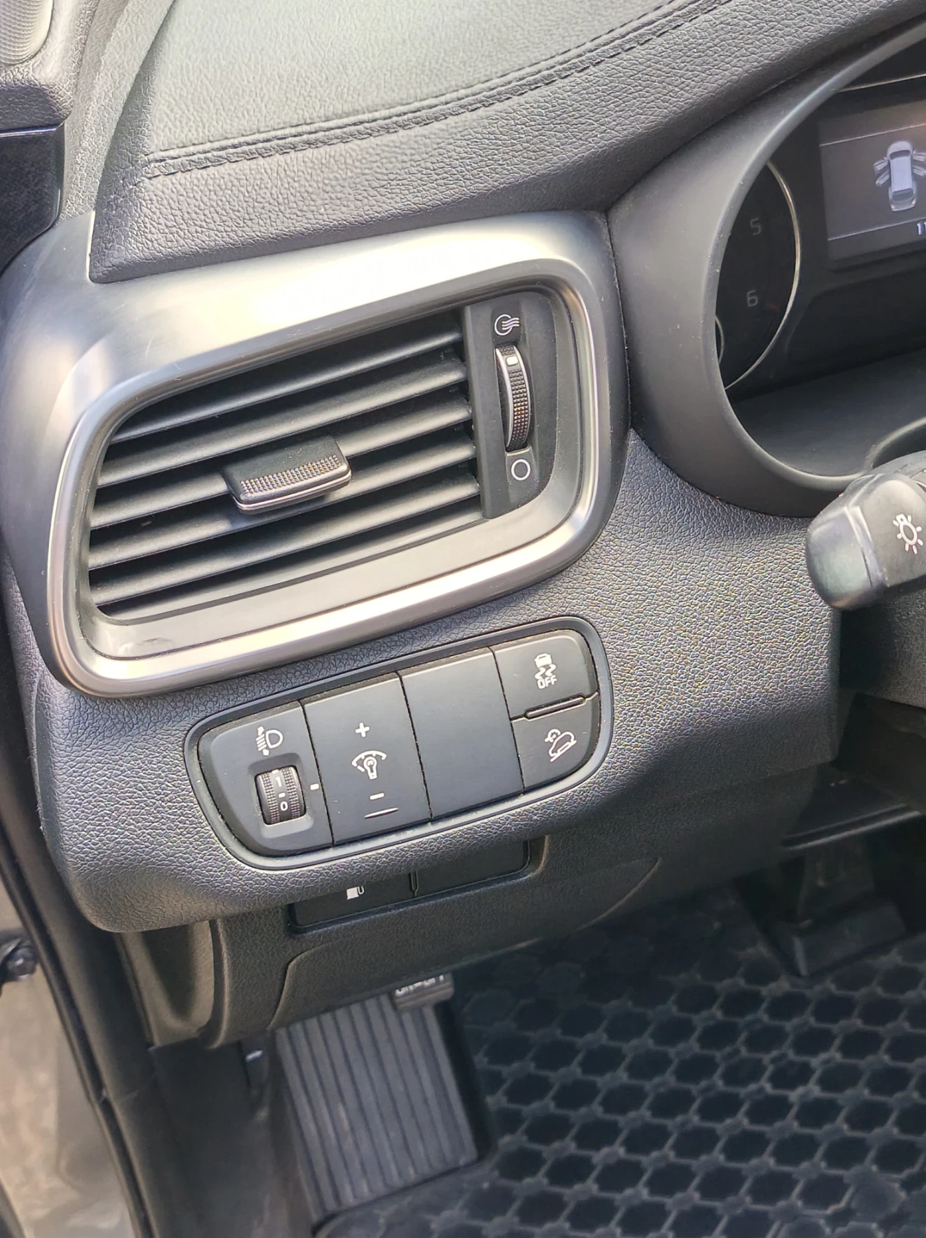 Kia Sorento UM  2.2 200кс. 7 места, снимка 11 - Автомобили и джипове - 54829130