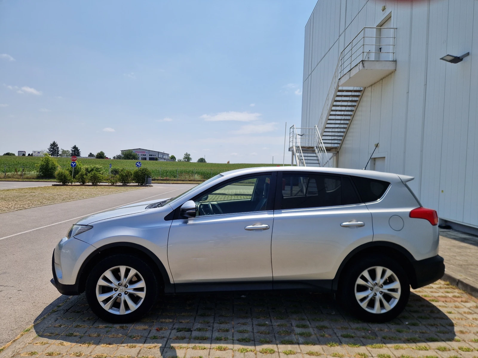 Toyota Rav4 4x4  D4D Камера Подгрев, снимка 3 - Автомобили и джипове - 55124377