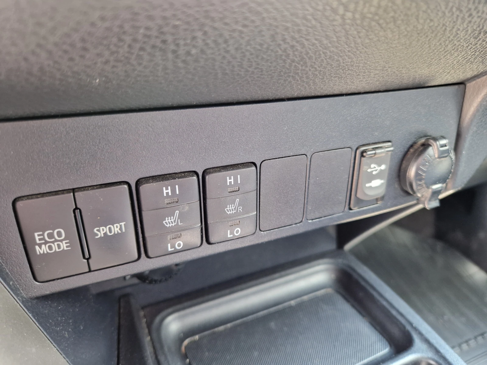 Toyota Rav4 4x4  D4D Камера Подгрев, снимка 12 - Автомобили и джипове - 55124377