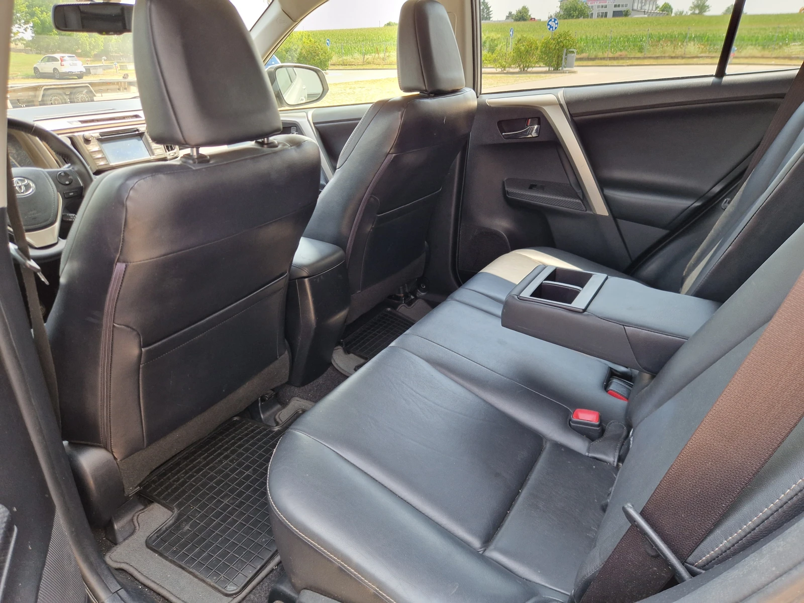 Toyota Rav4 4x4  D4D Камера Подгрев, снимка 8 - Автомобили и джипове - 55124377