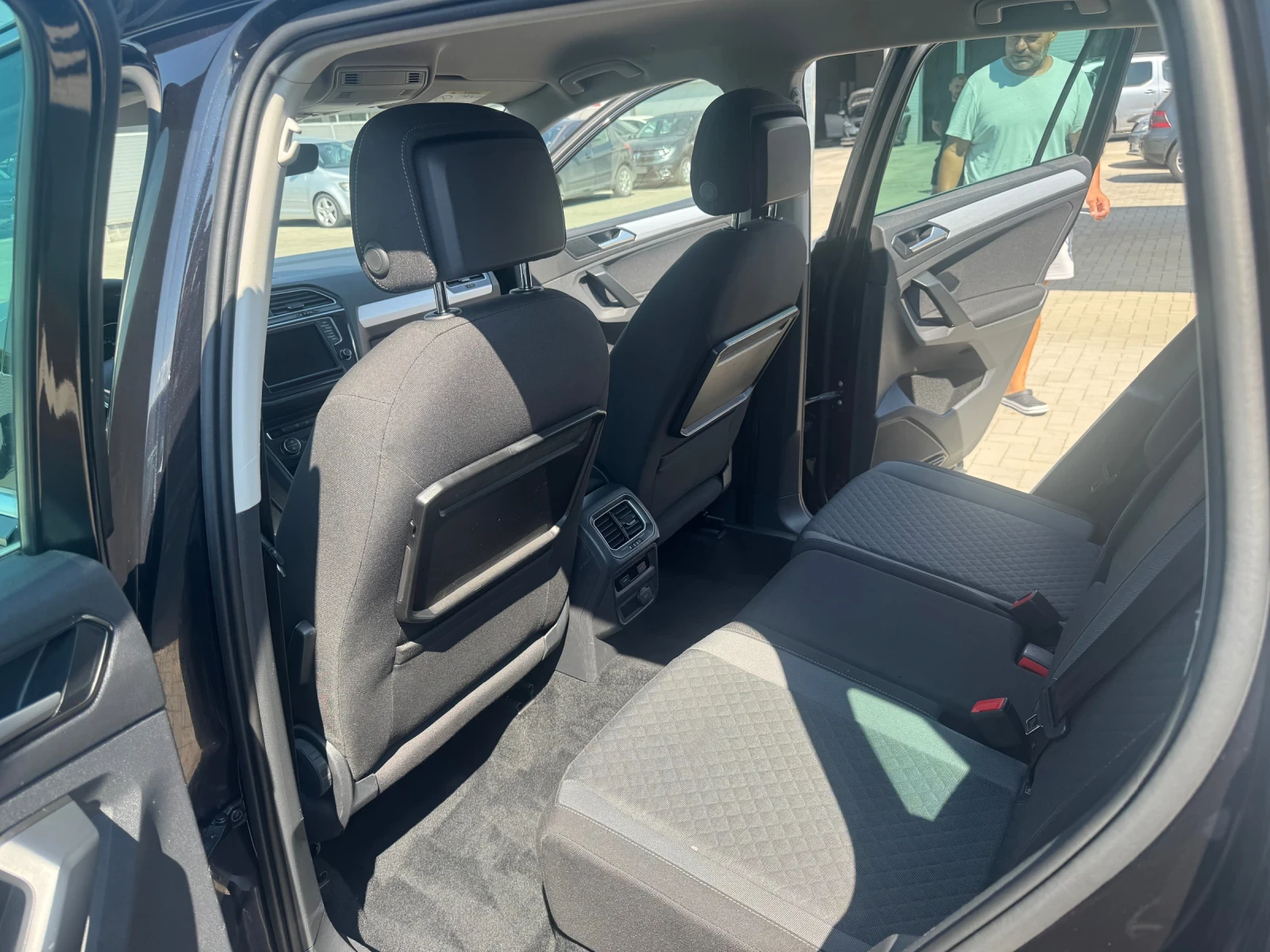 VW Tiguan, снимка 5 - Автомобили и джипове - 55198311