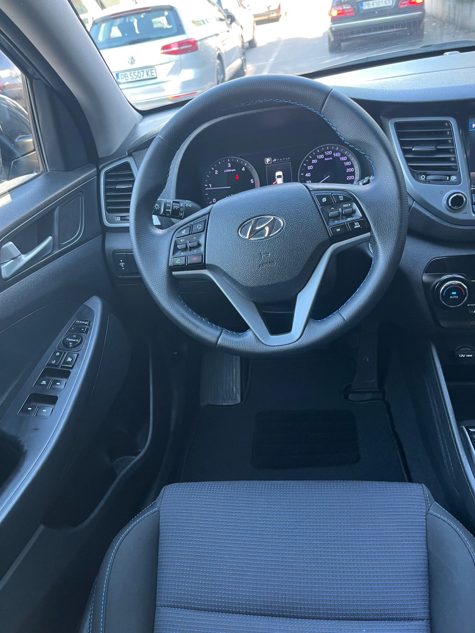 Hyundai Tucson 2.0 CRDI 136 kc 4x4, снимка 10 - Автомобили и джипове - 55693958