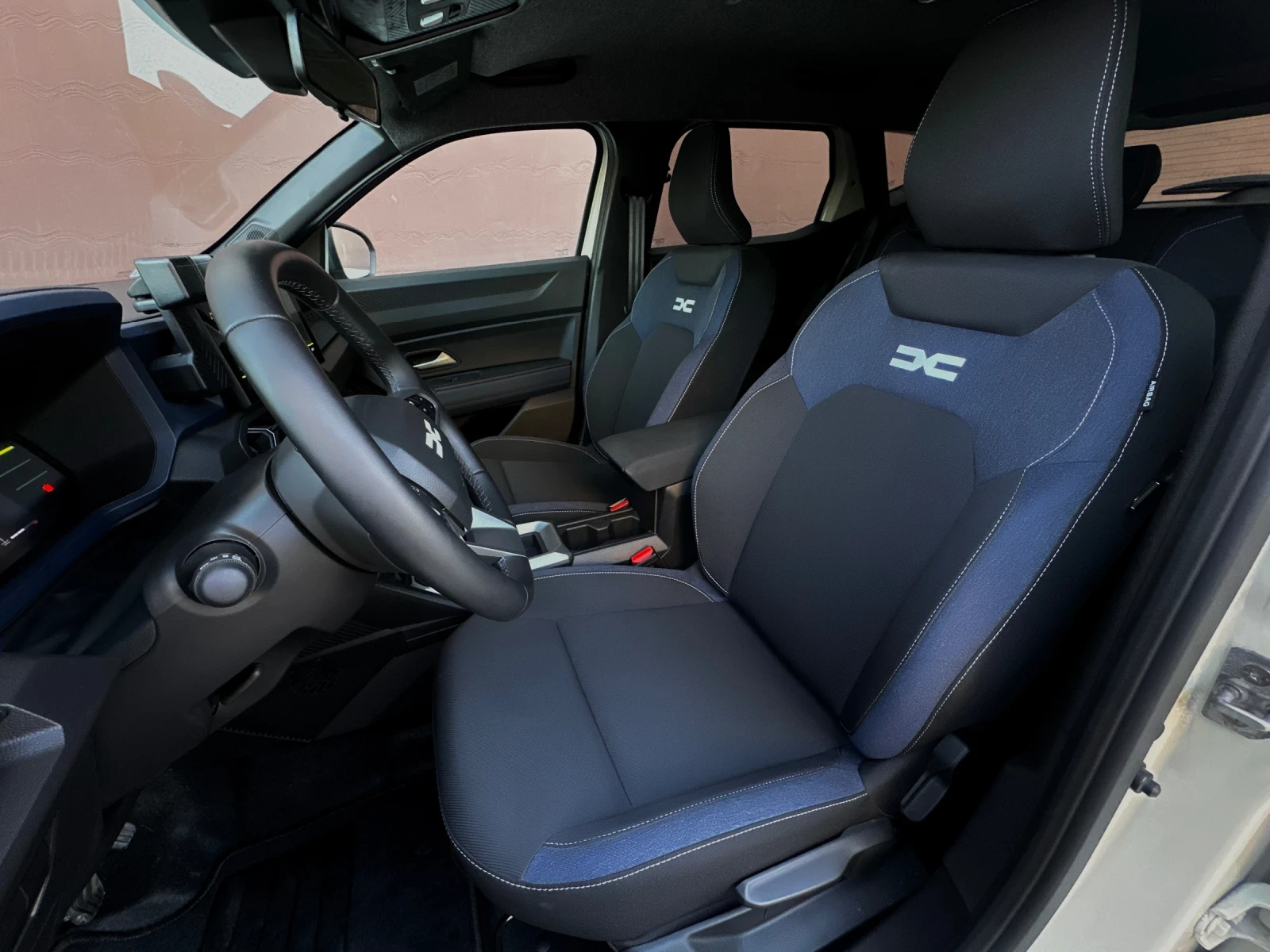 Dacia Duster 1.2 БЕНЗИН MILD HYBRID 8, 000 KM | 2025, снимка 13 - Автомобили и джипове - 55931304