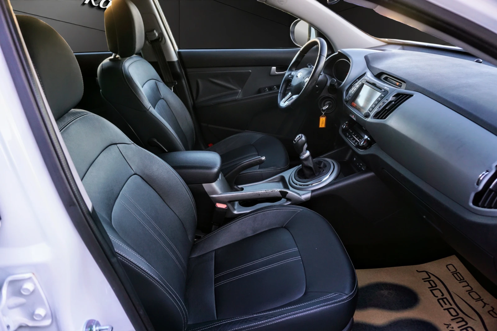 Kia Sportage 1.7CRDI HIGH TECH, снимка 13 - Автомобили и джипове - 56221351