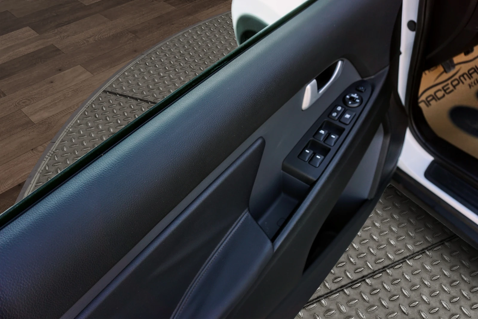 Kia Sportage 1.7CRDI HIGH TECH, снимка 5 - Автомобили и джипове - 56221351