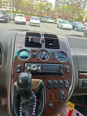 Mercedes-Benz V 220, снимка 3