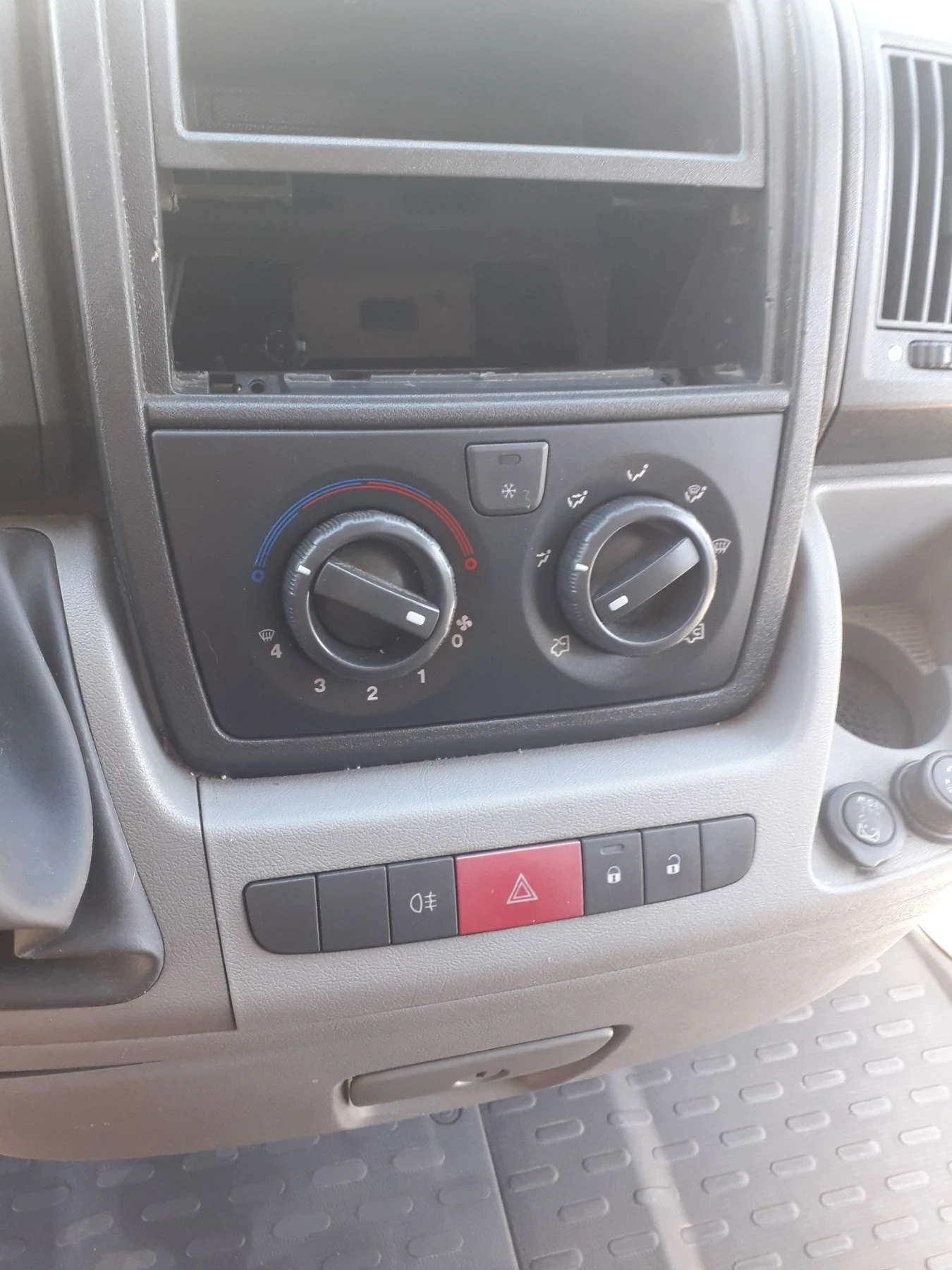 Peugeot Boxer 2.2HDI клима и макси, снимка 11 - Бусове и автобуси - 55848391
