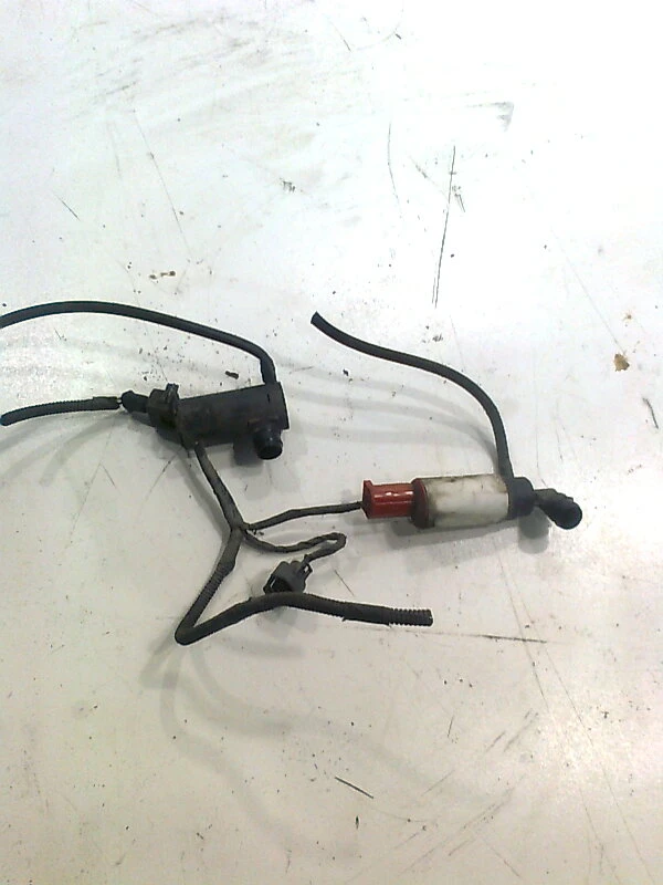 помпа чистачки за Волво v40 2.0 турбо 