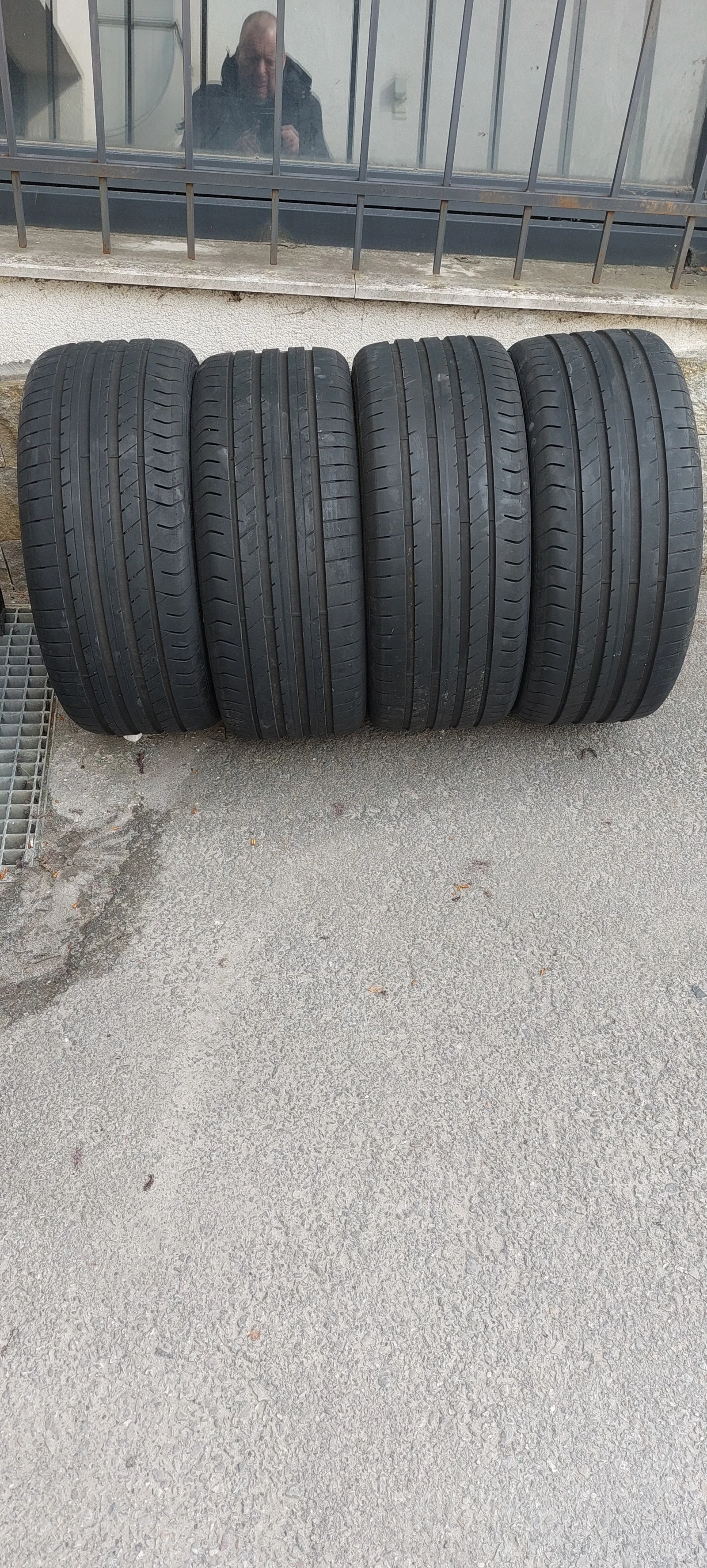 Гуми Летни 235/35R19