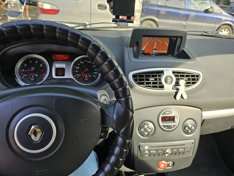 Renault Clio 1.4, снимка 7 - Автомобили и джипове - 47057229