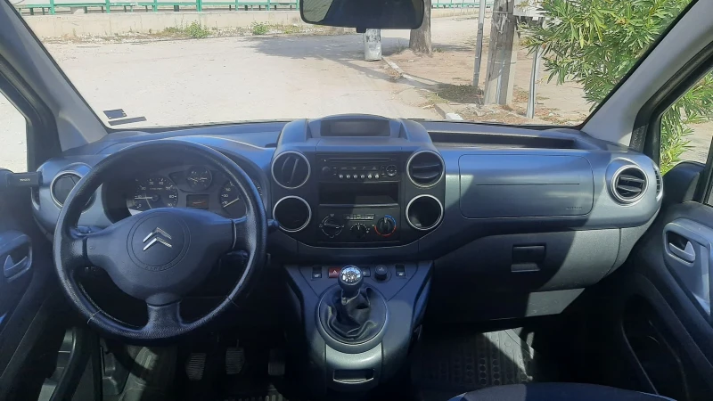 Citroen Berlingo 1.6 HDI, снимка 8 - Автомобили и джипове - 47696572