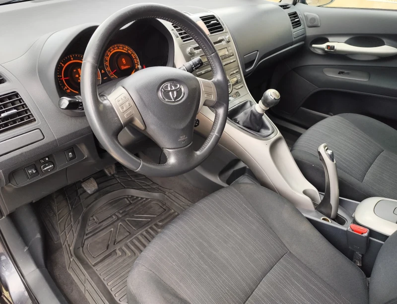 Toyota Auris 2.0 d4d 126к.с., снимка 9 - Автомобили и джипове - 47497587