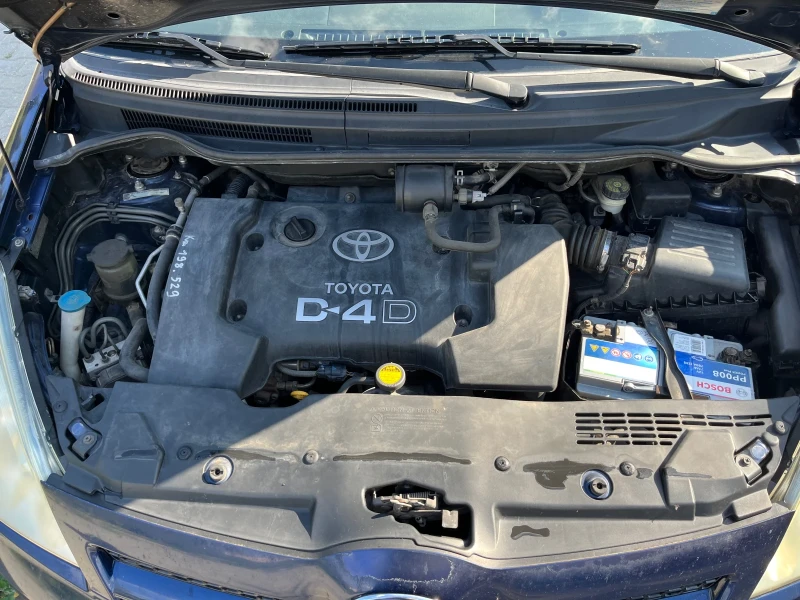 Toyota Corolla verso D4D, снимка 12 - Автомобили и джипове - 52045211