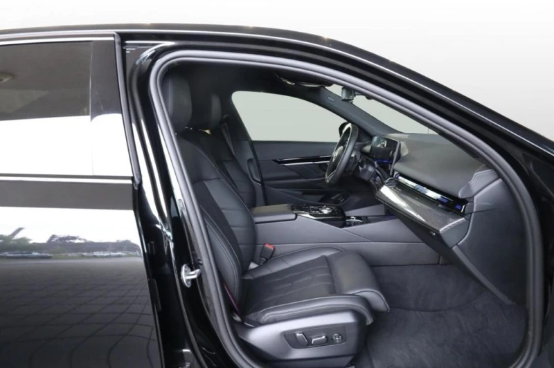 BMW 540 M-Sport xDrive, снимка 10 - Автомобили и джипове - 52388135