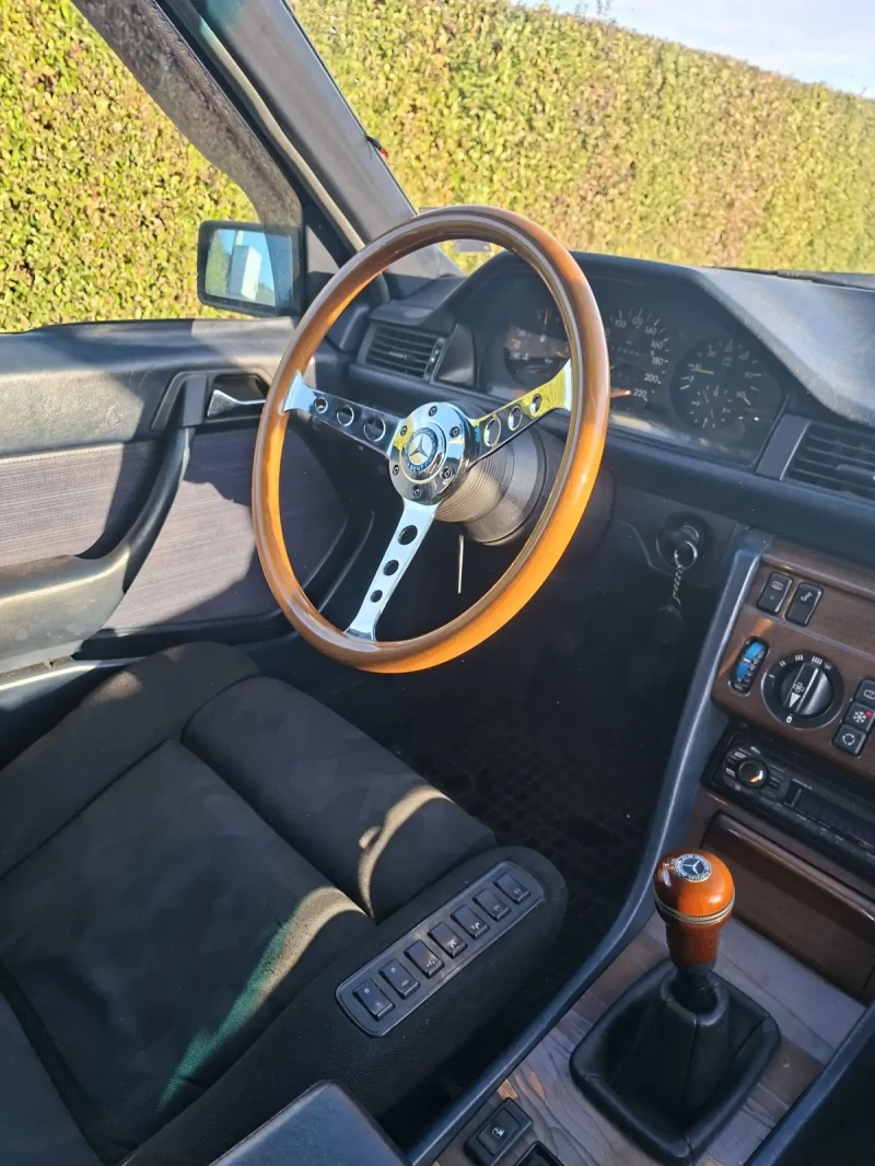 Mercedes-Benz 124, снимка 8 - Автомобили и джипове - 52403117