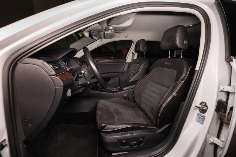 Skoda Superb 2.0TDI* 4&#215;4* 7DSG* SCOUT* DISTRONIC* ДИГИТАЛН, снимка 8 - Автомобили и джипове - 52664422