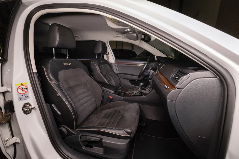 Skoda Superb 2.0TDI* 4&#215;4* 7DSG* SCOUT* DISTRONIC* ДИГИТАЛН, снимка 10 - Автомобили и джипове - 52664422