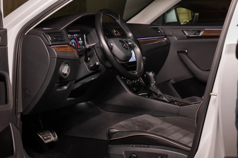 Skoda Superb 2.0TDI* 4&#215;4* 7DSG* SCOUT* DISTRONIC* ДИГИТАЛН, снимка 7 - Автомобили и джипове - 52664422