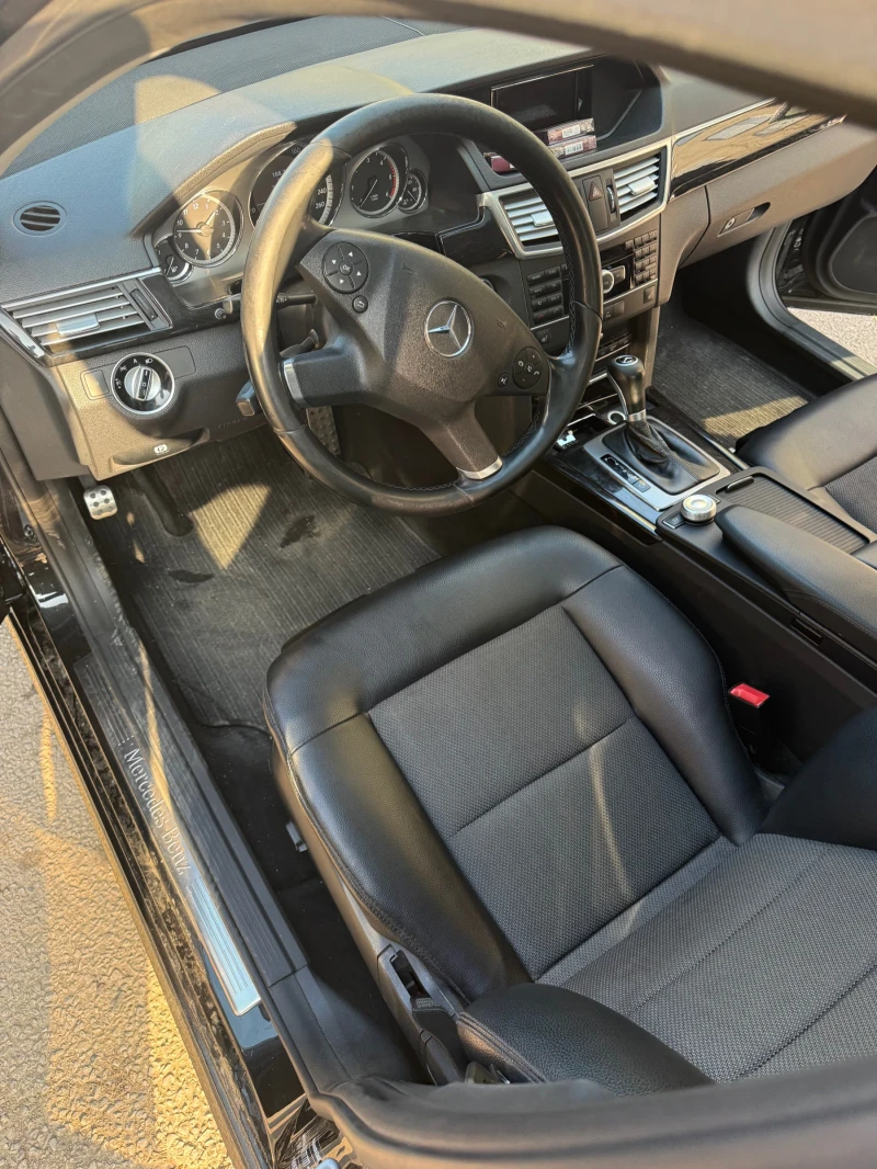 Mercedes-Benz E 220, снимка 4 - Автомобили и джипове - 52875081