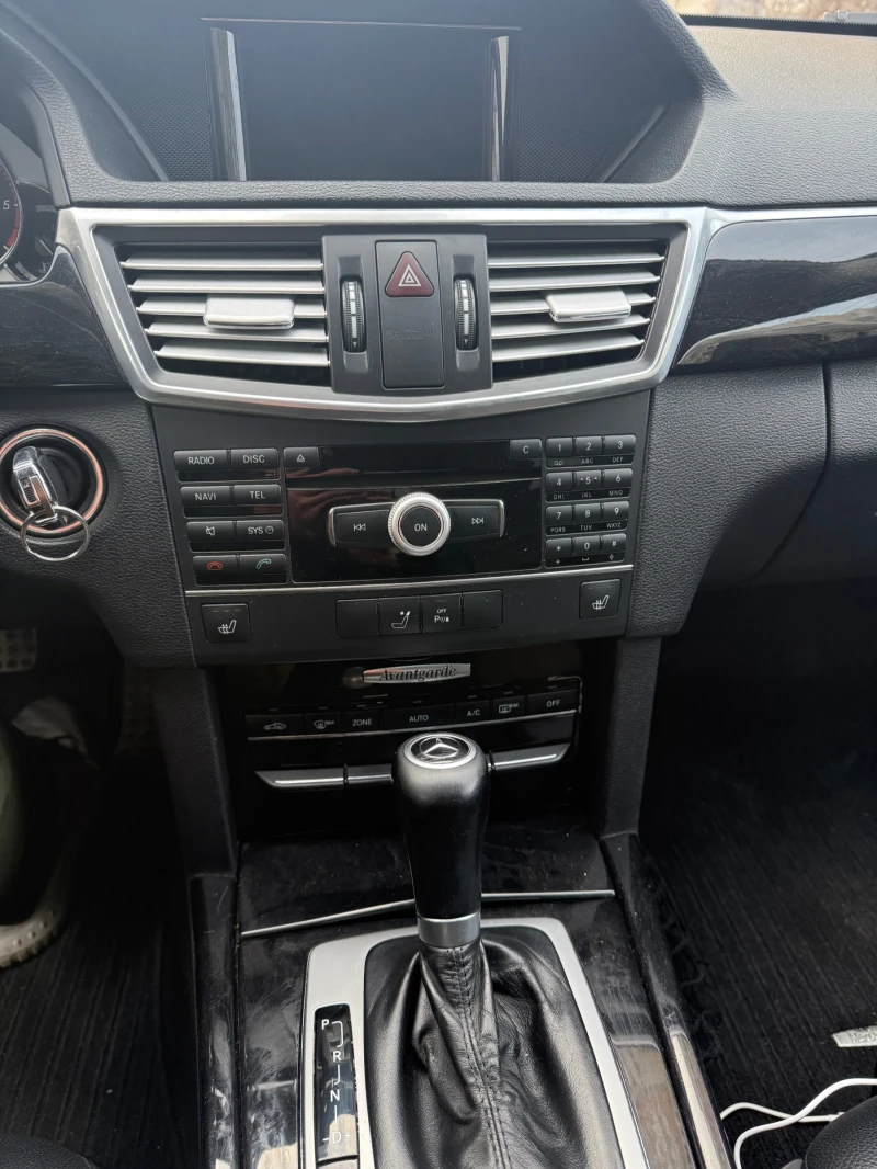 Mercedes-Benz E 220, снимка 3 - Автомобили и джипове - 52875081