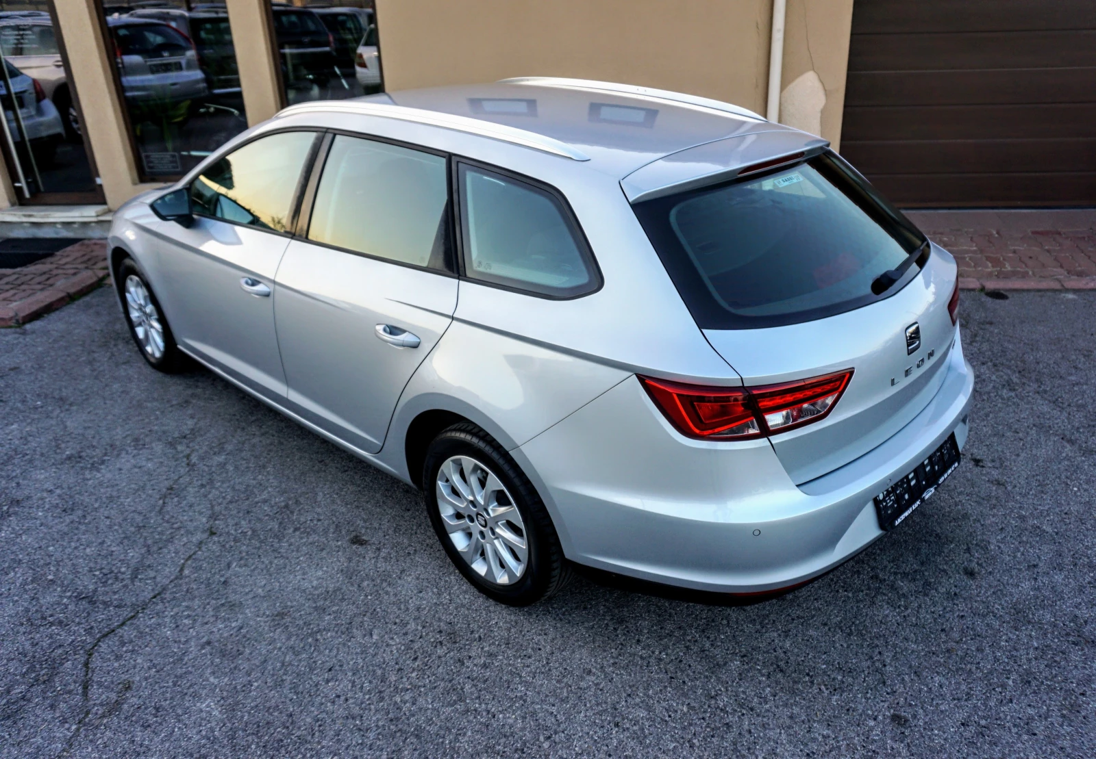 Seat Leon 1.6TDI STYLE - изображение 4