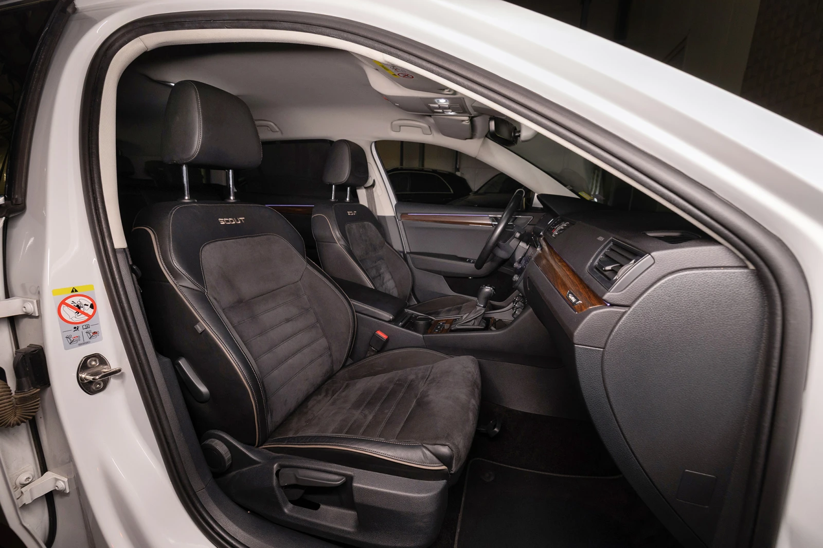 Skoda Superb 2.0TDI* 4×4* 7DSG* SCOUT* DISTRONIC* ДИГИТАЛН - изображение 10