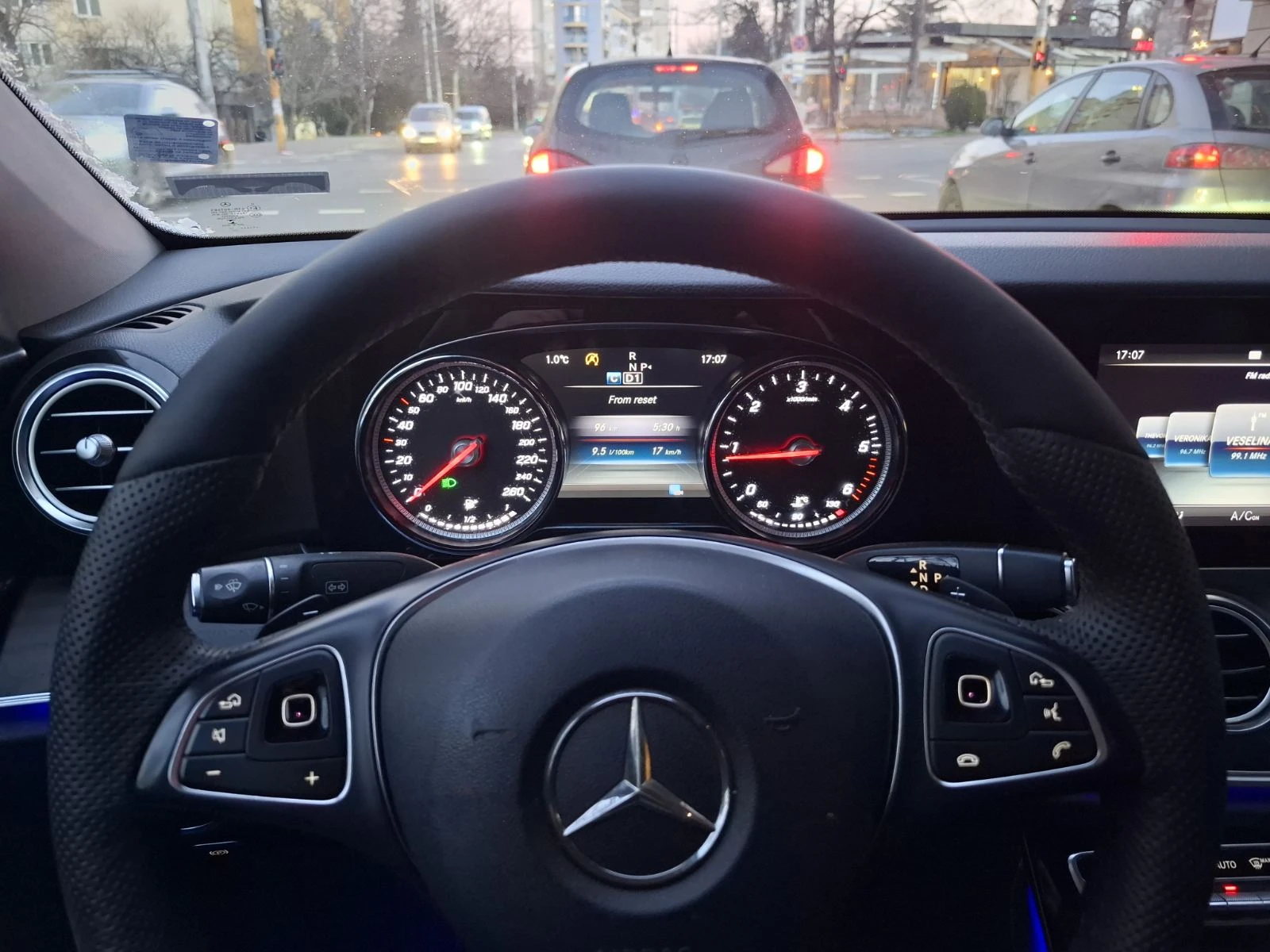 Mercedes-Benz E 220, снимка 10 - Автомобили и джипове - 53938411