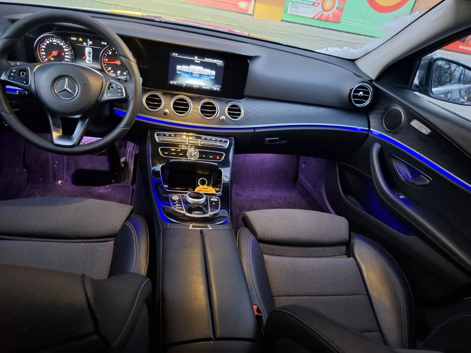 Mercedes-Benz E 220, снимка 9 - Автомобили и джипове - 53938411