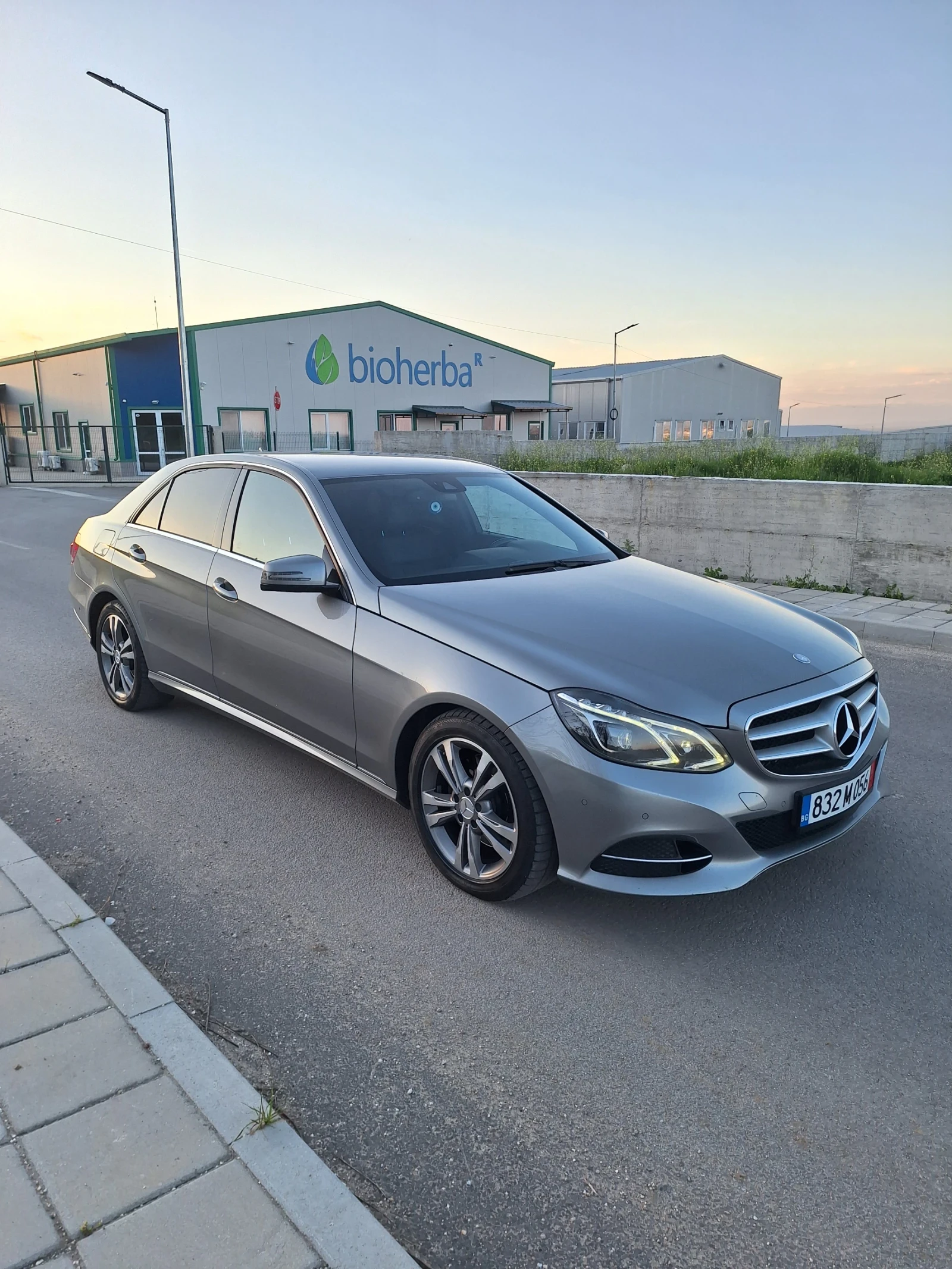 Mercedes-Benz E 350 Avantgarde ЕВРО6 САМО ЗА ЦЕНИТЕЛИ, снимка 3 - Автомобили и джипове - 54498291