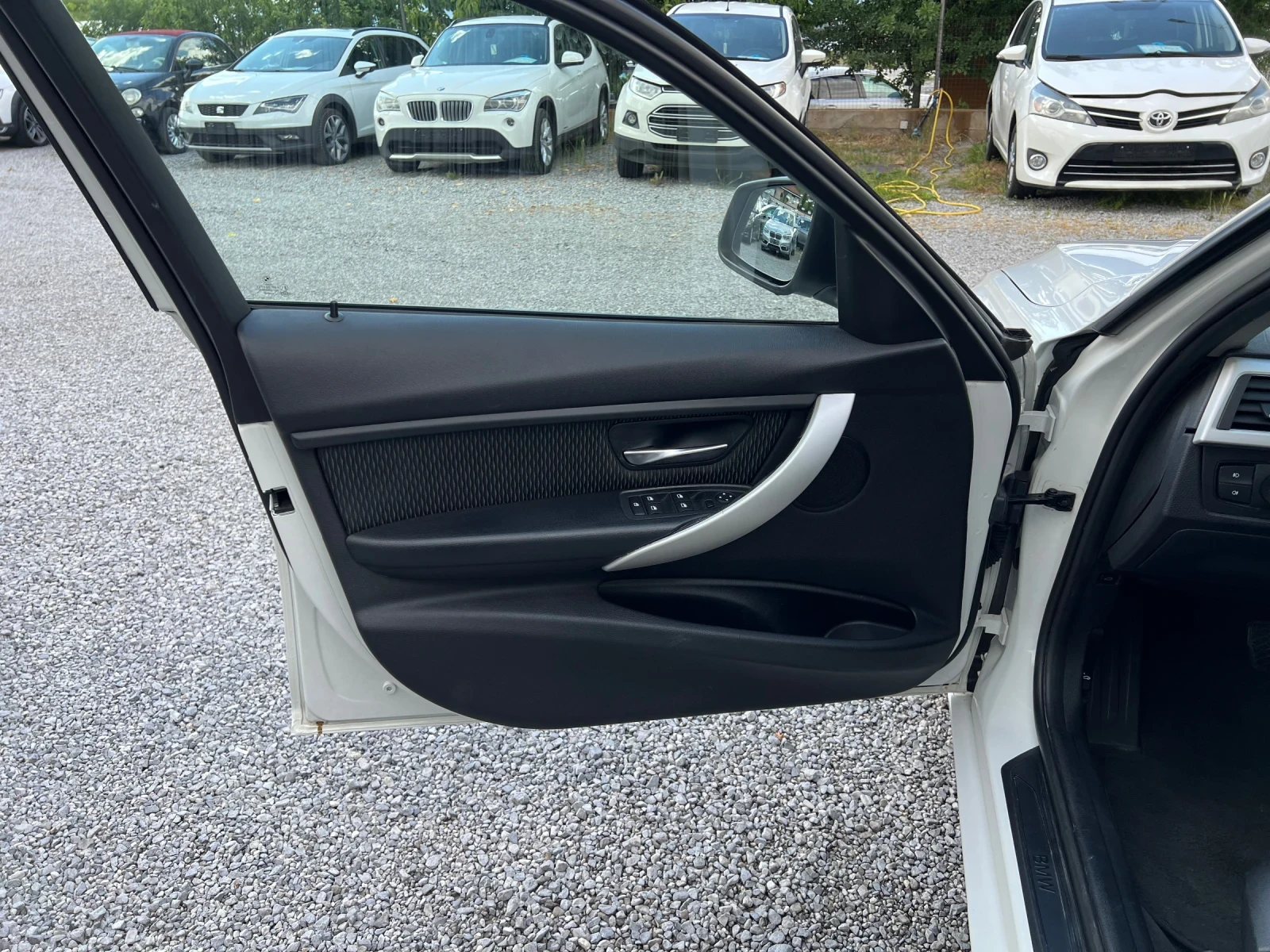 BMW 320 D Bi-xenon Avtom, снимка 11 - Автомобили и джипове - 54753465