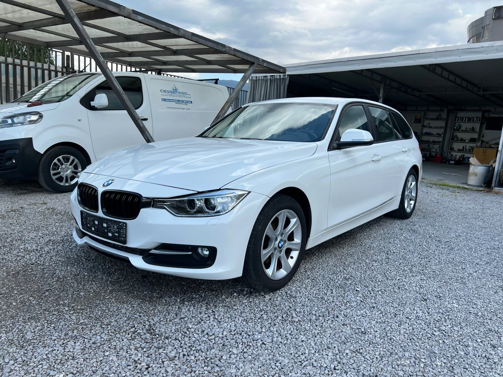 BMW 320 D Bi-xenon Avtom, снимка 3 - Автомобили и джипове - 54753465