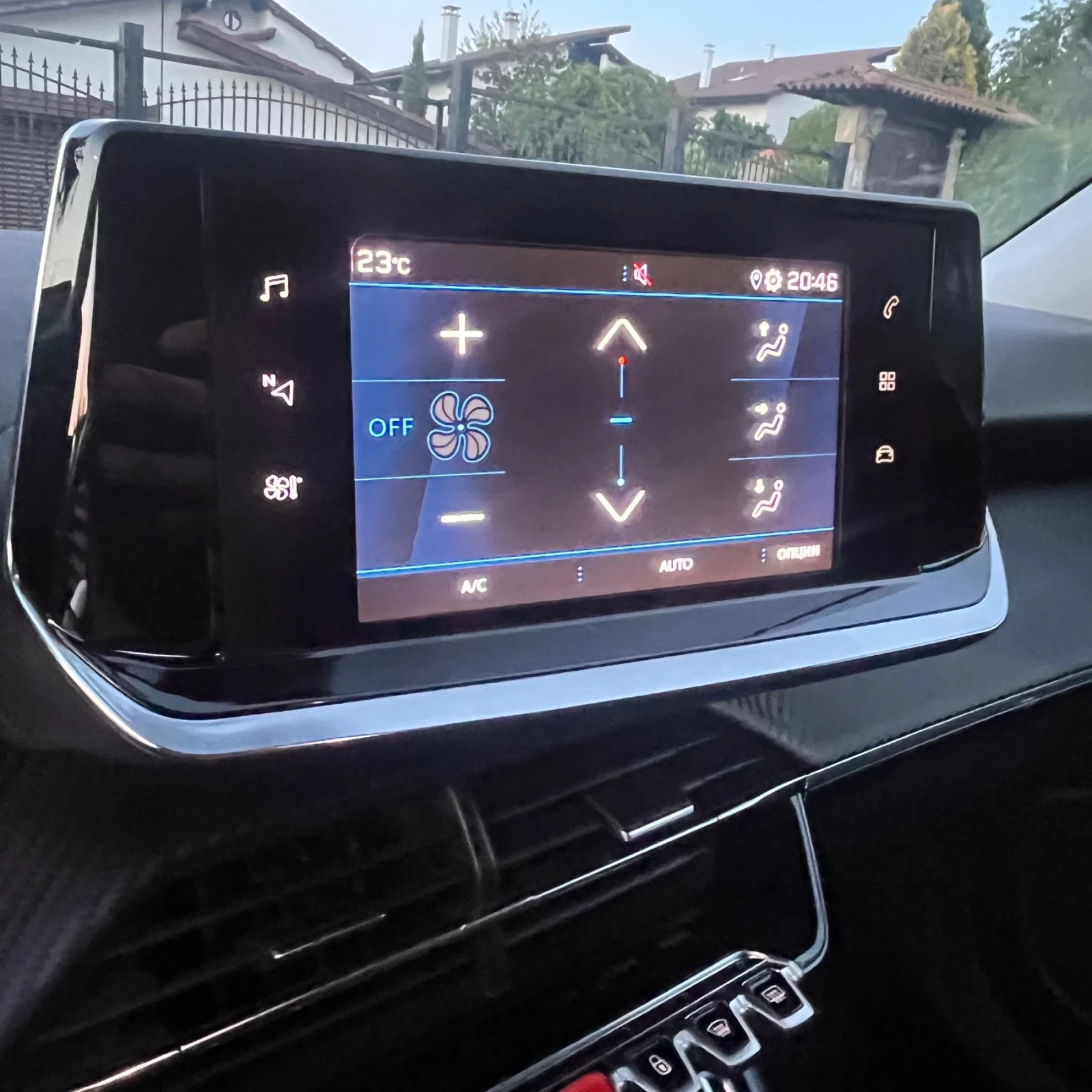 Peugeot 2008 1.5 Blue HDI  110k.c. Allure , снимка 11 - Автомобили и джипове - 55354769