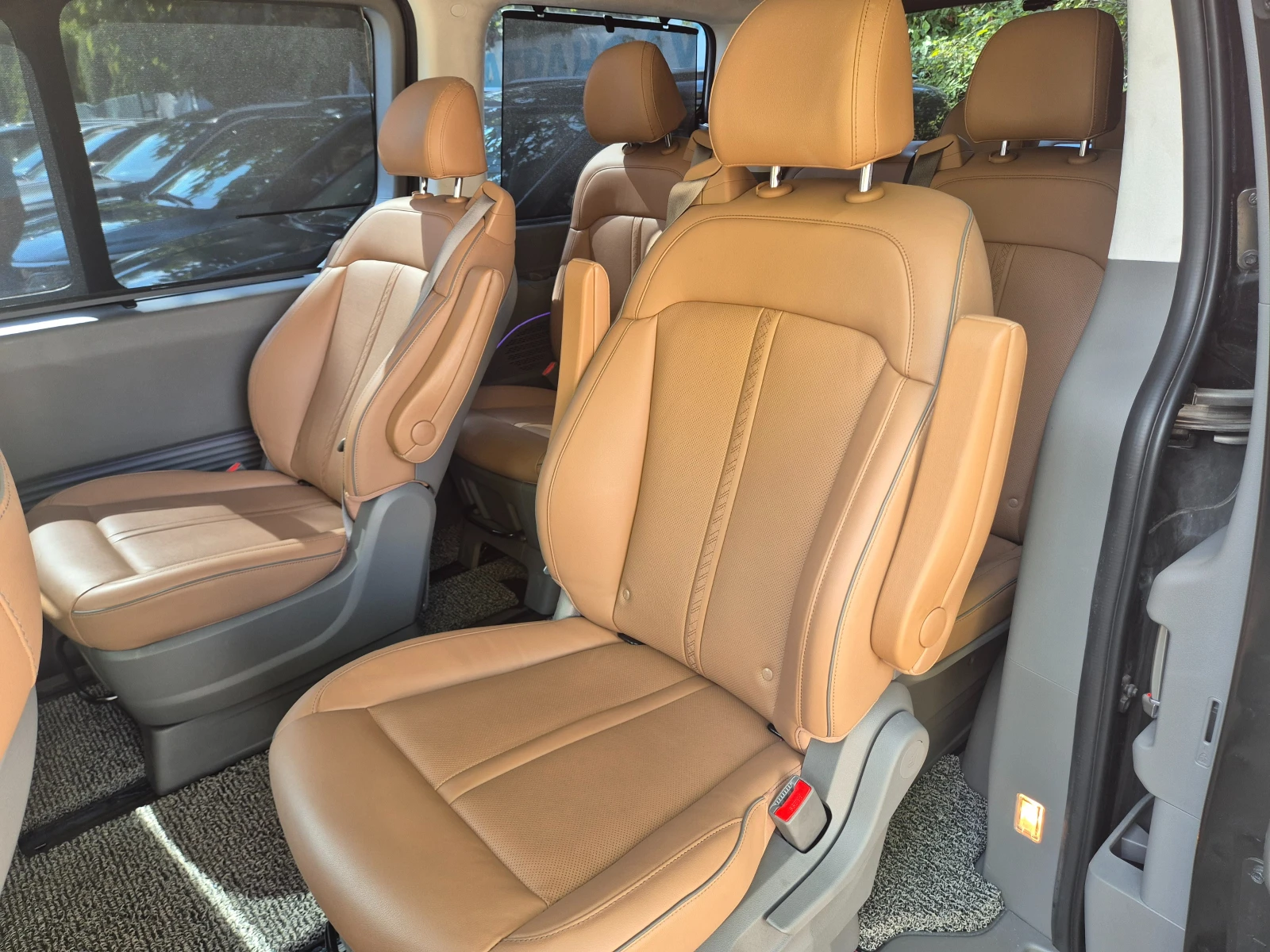Hyundai Staria 3.5 V6 LPG 8+ 1 ДДС Наличен в БГ, снимка 7 - Автомобили и джипове - 55858166