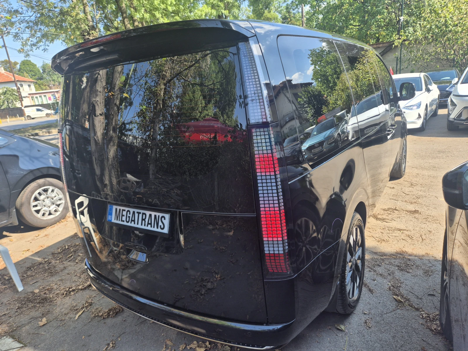 Hyundai Staria 3.5 V6 LPG 8+ 1 ДДС Наличен в БГ, снимка 4 - Автомобили и джипове - 55858166