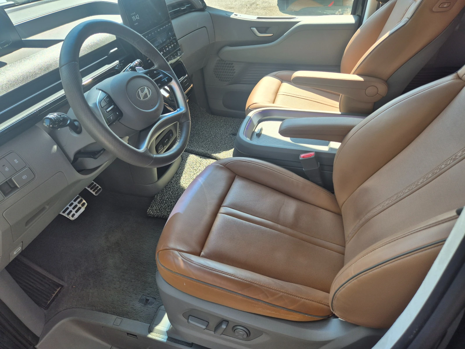 Hyundai Staria 3.5 V6 LPG 8+ 1 ДДС Наличен в БГ, снимка 5 - Автомобили и джипове - 55858166