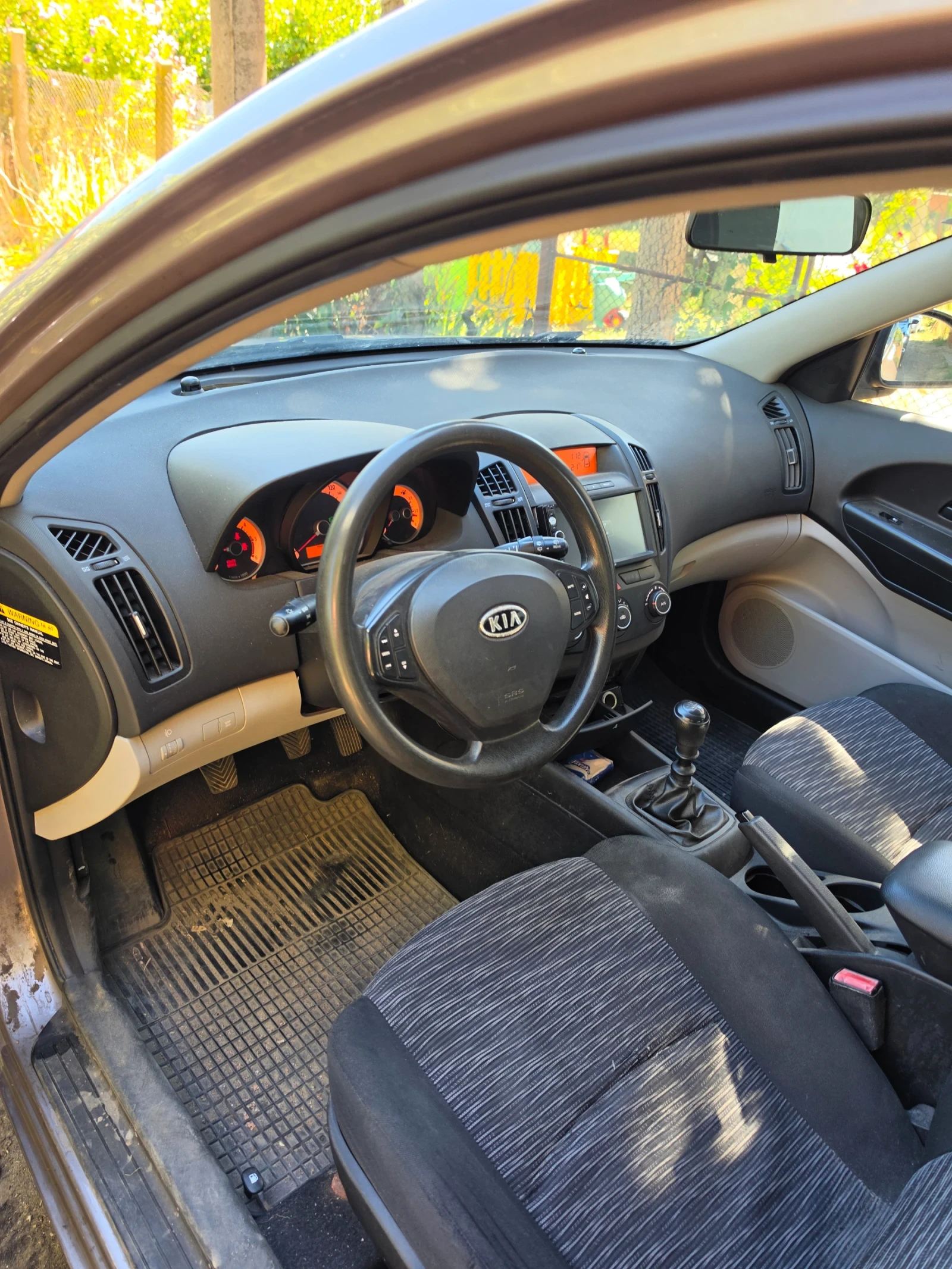 Kia Ceed 1.6 Crdi 90hp, снимка 8 - Автомобили и джипове - 55967366