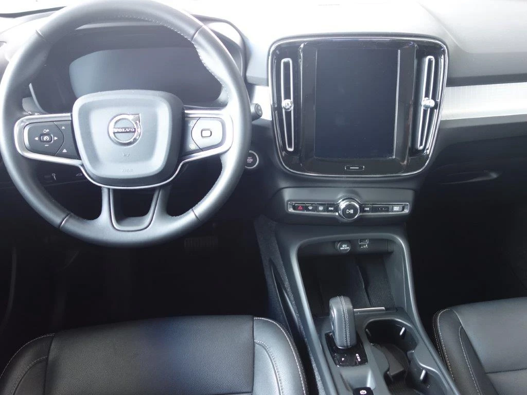 Volvo XC40 Momentum Pro 2L 4x4/LED/CAM/NAVI - изображение 10